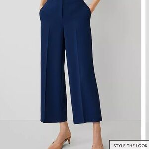 Ann Taylor Wide Leg cropped - Fluid Crepe size 4P